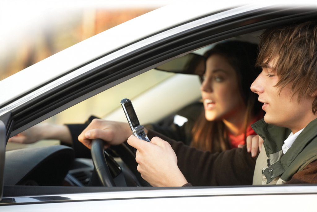 Distracted Driving_87491039