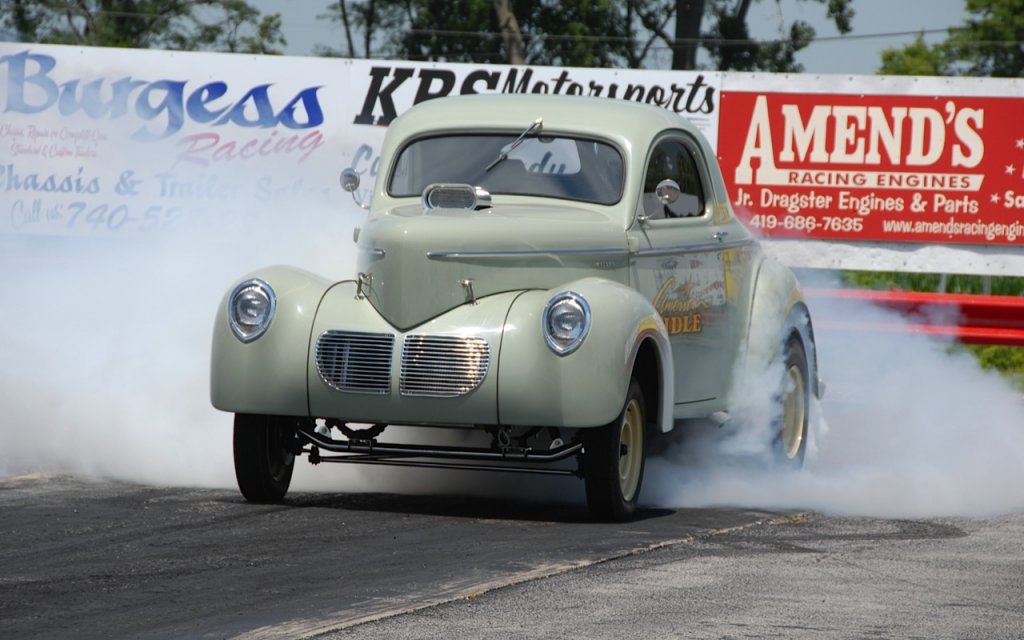 1933 and 1940-’41 Willys coupes are a winning formula for American Gasser.