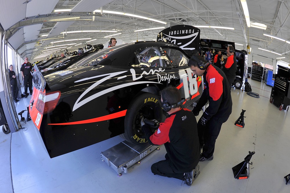 It’s time for the oval track market to take another spin.