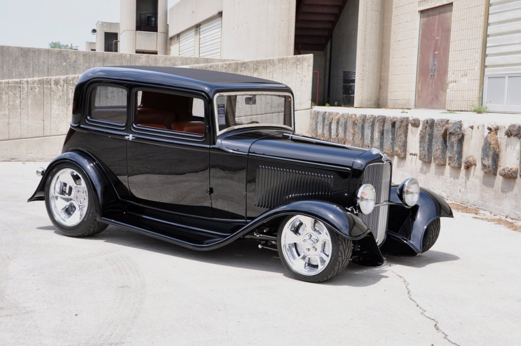 Georgia’s Dave Walsh wins with ’32 Ford Vic.