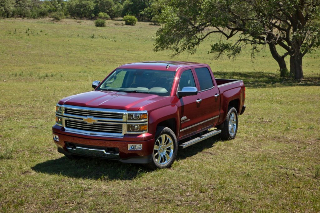 2014-Chevrolet-SilveradoHighCtry-051-medium