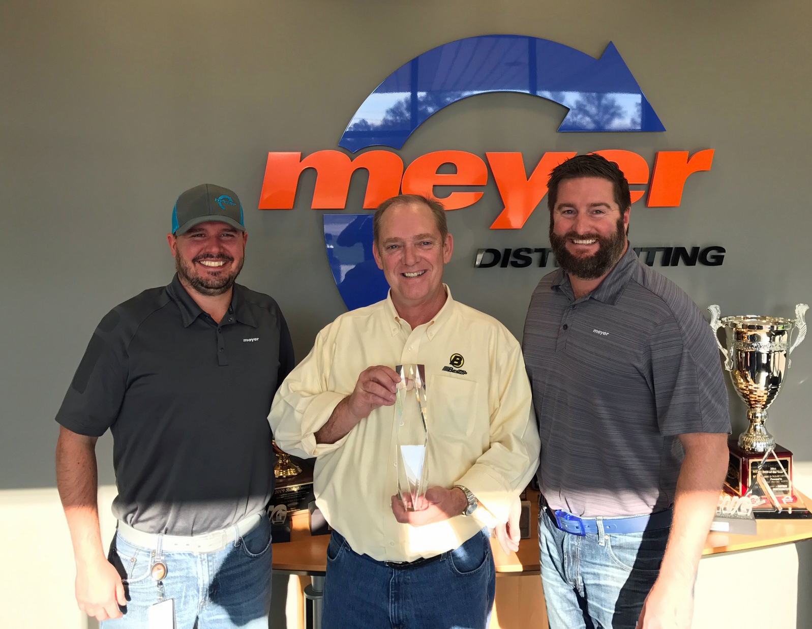 Larry Lyon (center) poses with the Jeep/Off-Road Manufacturer of the Year award honoring Bestop. Lyon is joined by Nicholas Gram