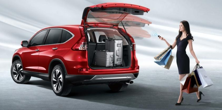 Demonstrating Lift-EZ Power Liftgate systems