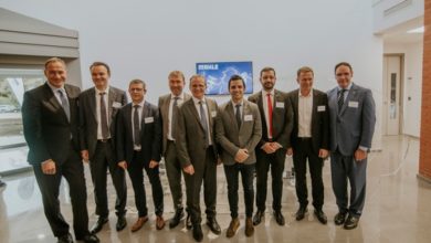 Wilhelm Emperhoff (fifth from the left) member of the MAHLE Management Board and responsible for the Mechatronics Division, open