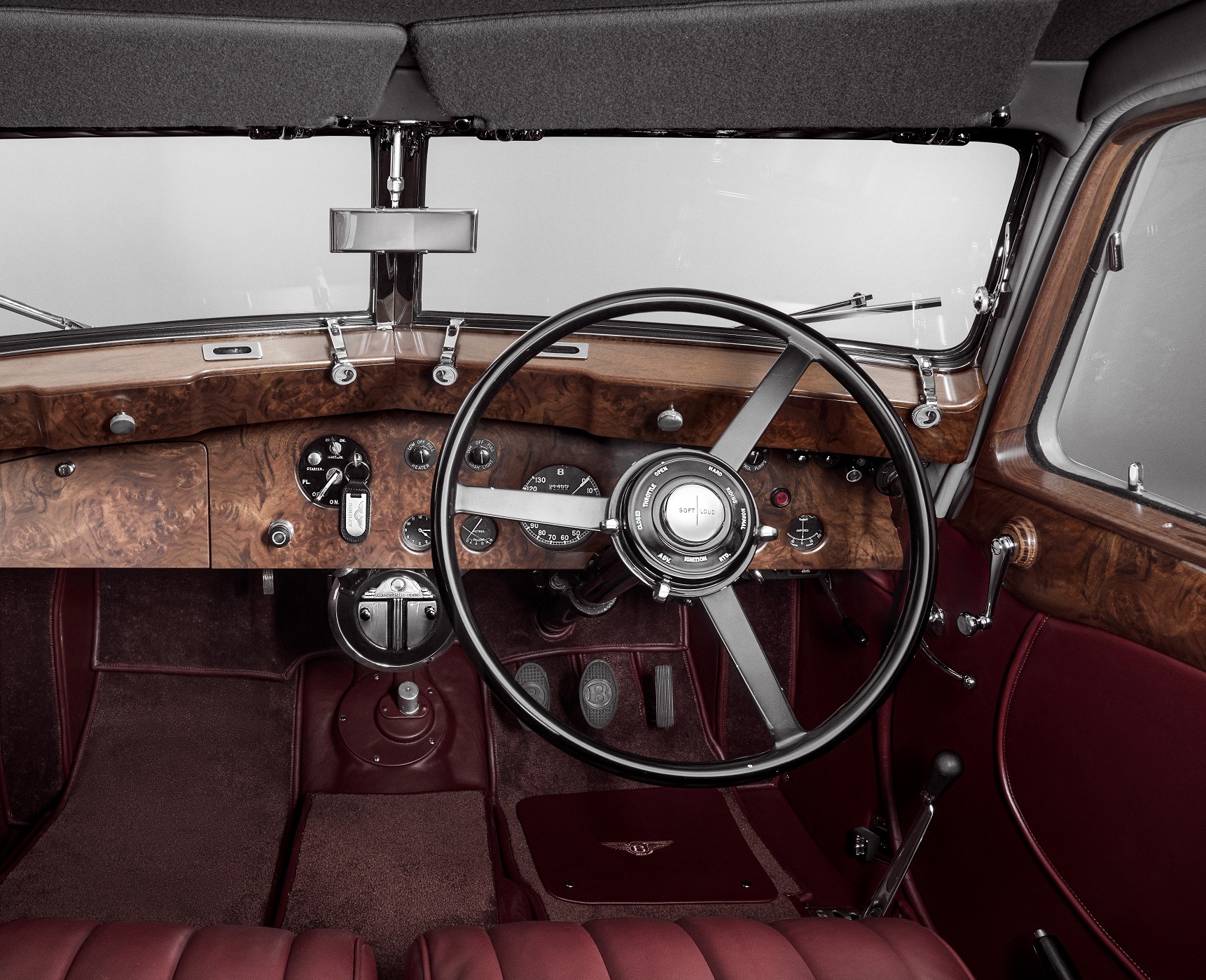The styling of the 1939 Corniche was a radical step forward from the traditional Bentleys of the 1920s & â€™30s.