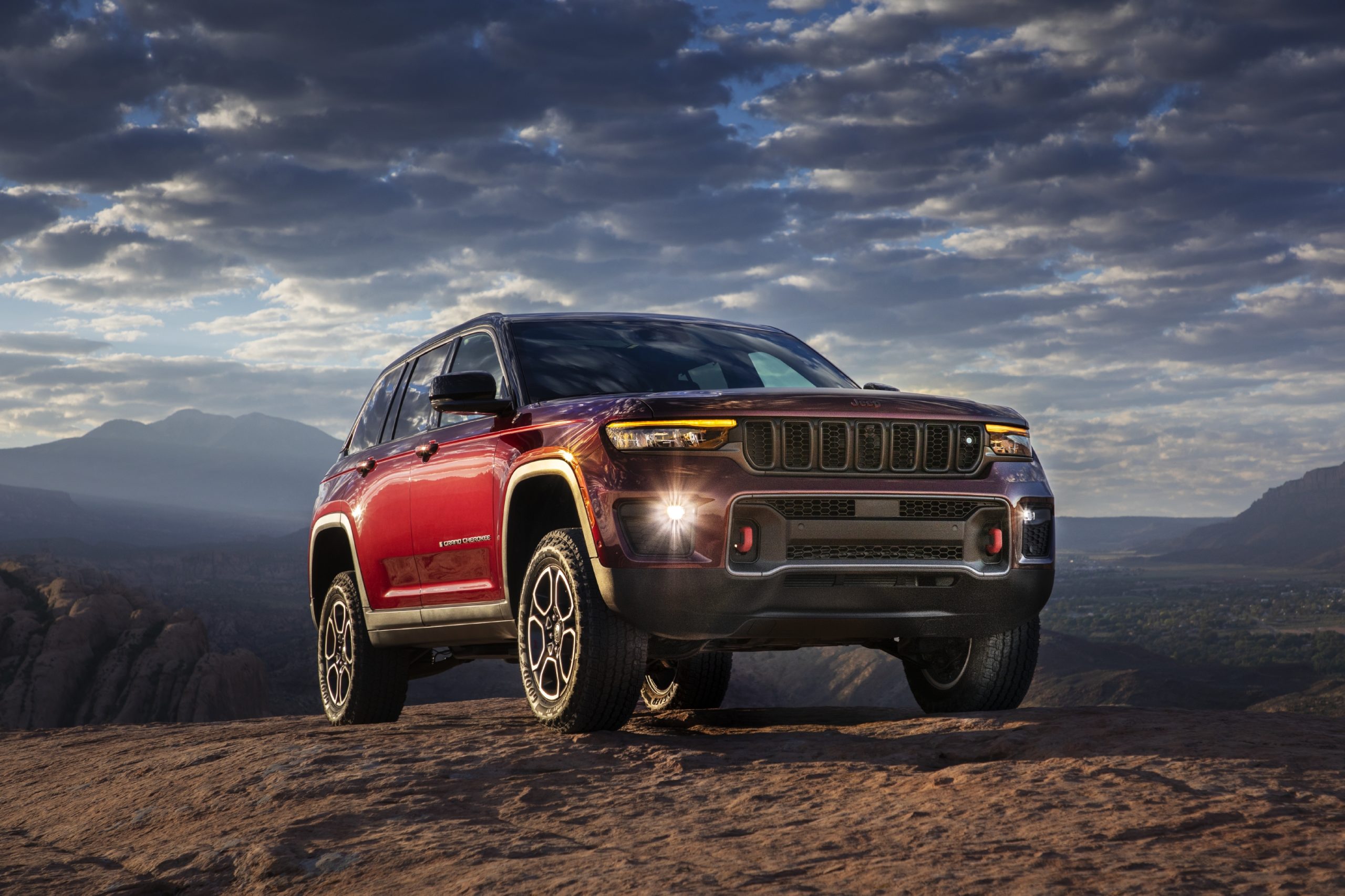 Jeep Unveils 2022 Grand Cherokee | THE SHOP