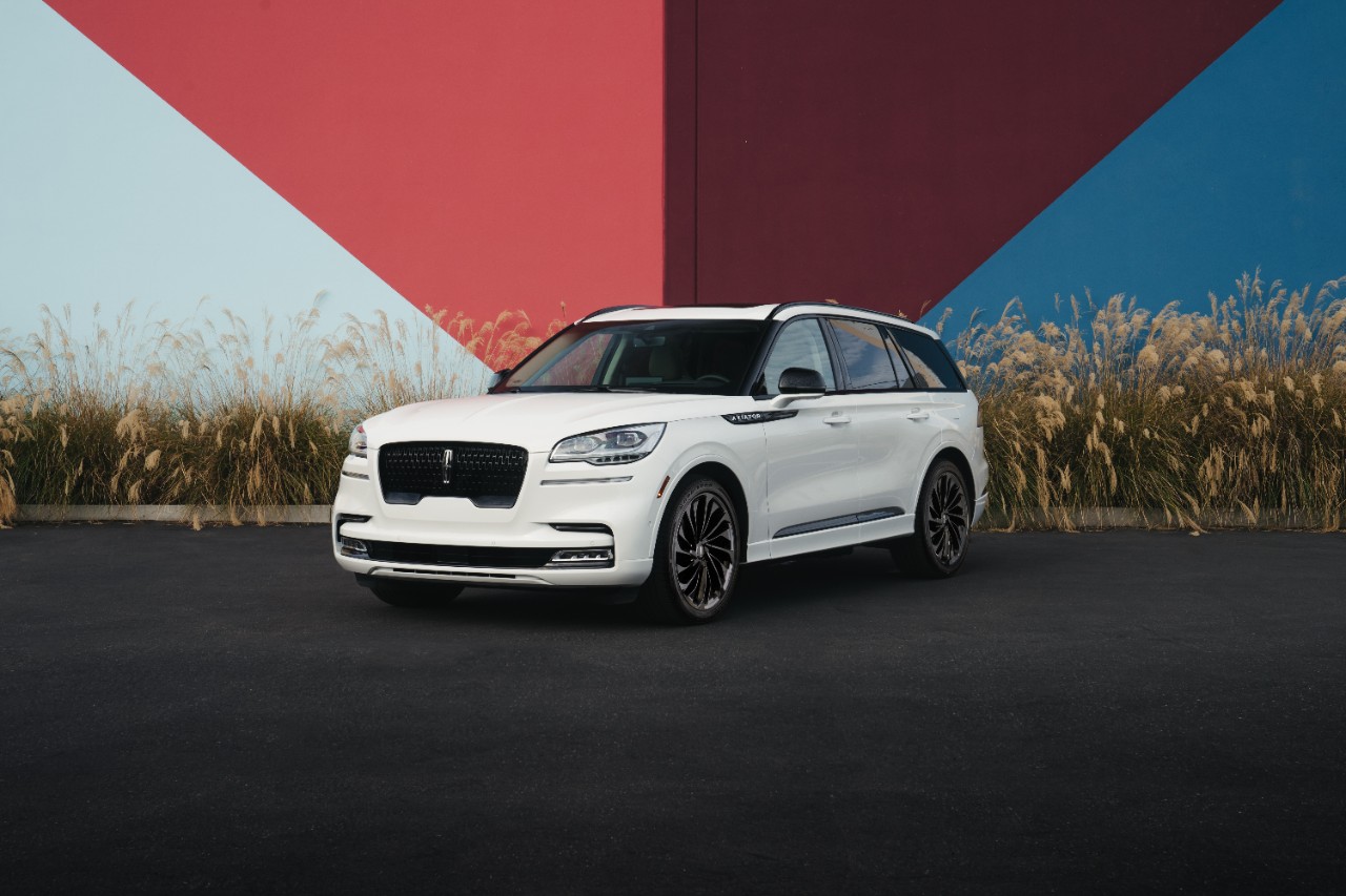 Lincoln Debuts Jet Appearance Package for 2022 Aviator | THE SHOP