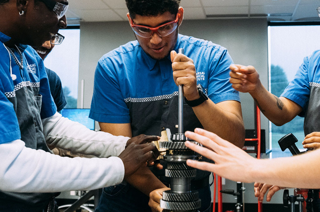 automotive students working in classroom