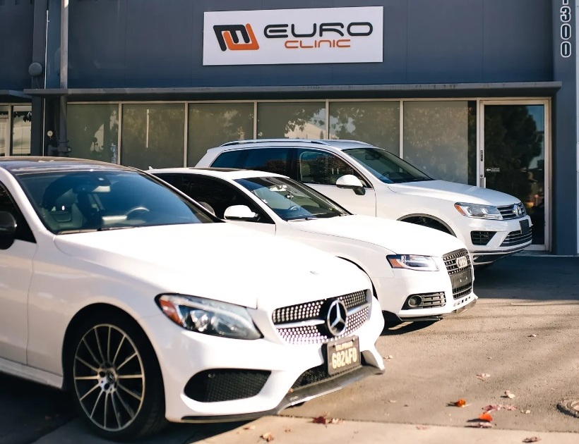 White vehicles in front of Euro Clinic Santa Clara location