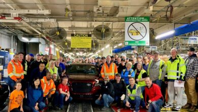 Workers celebrate final 300C