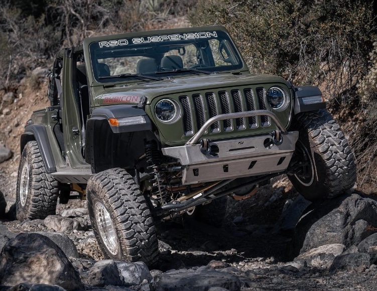 RSO lift kit on Jeep traversing rocks