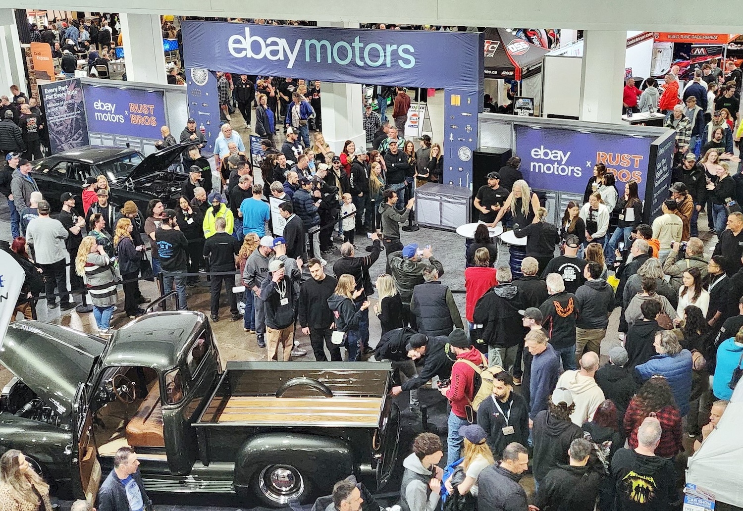 Crowd at Toronto Motorama