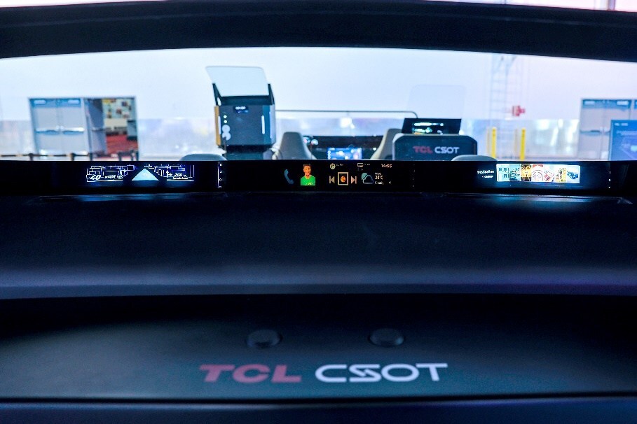 TCL CSOT CES HUD from inside the cockpit display