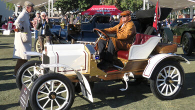 A period-costumed Alan Travis in his rare 1906 Sizaire Naudi d'Course