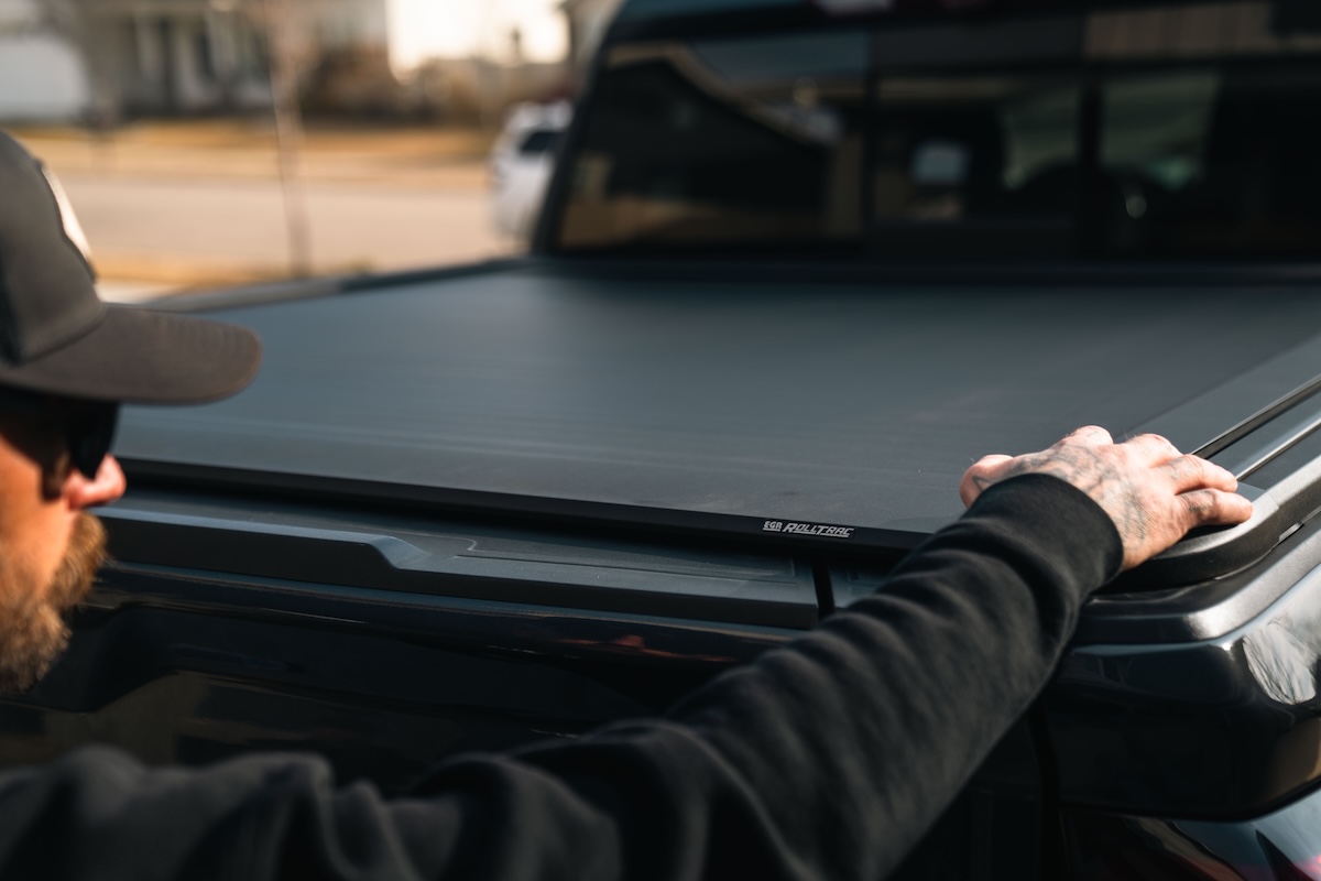 tonneau cover egr black rolltrac