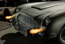 Aston Martin DB5 Goldfinger Tribute shooting flames from front of car