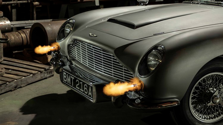 Aston Martin DB5 Goldfinger Tribute shooting flames from front of car