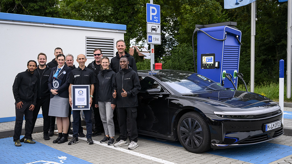 Lucid Group Air Grand Touring and the team behind the Guinness World Records