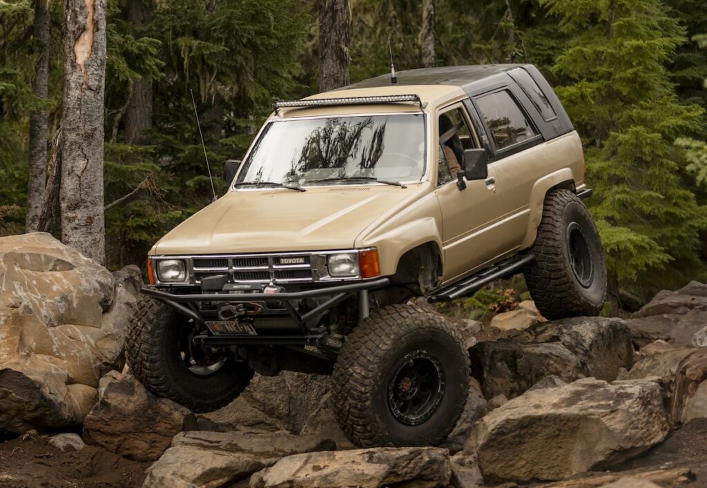 performance shocks fox toyota on rocks