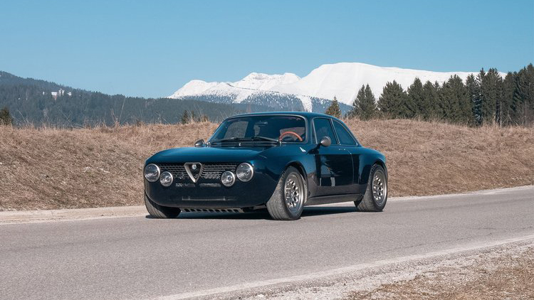 TOTEM GT SUPER JARAMA TOTEM AUTOMOBILI driving on road