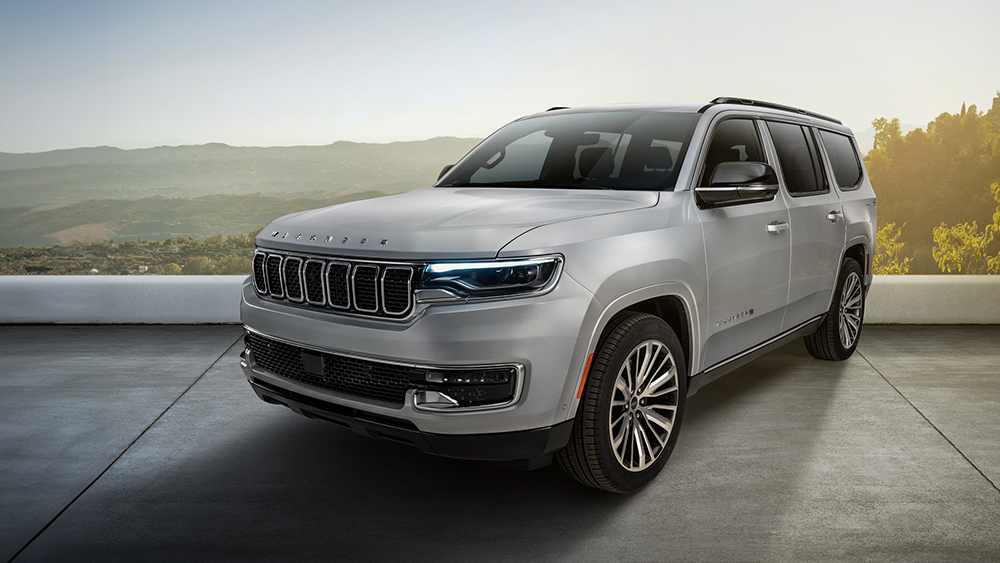 The 2025 Jeep Wagoneer Limited in parking lot with mountains in background