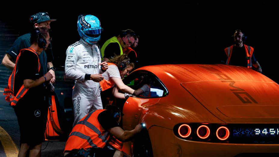 Concept AMG GT XX team preparing car