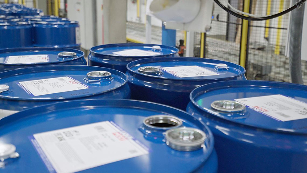 Blue barrels in LIQUI MOLY US production plant