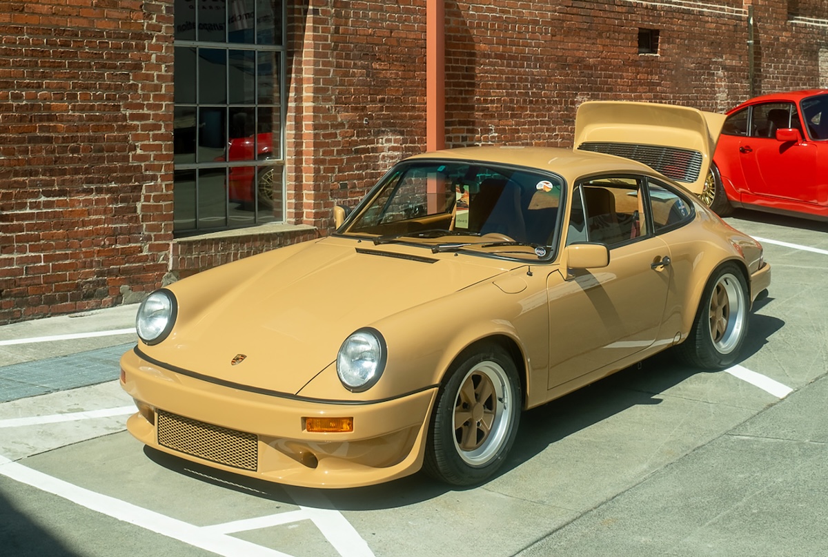 Luftgekühlt 11 brown/orange air-cooled porsche outdoor display