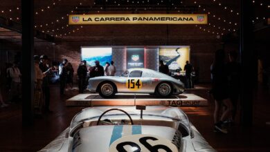 Luftgekühlt 11 stylized porsche display with cars at intersecting angles