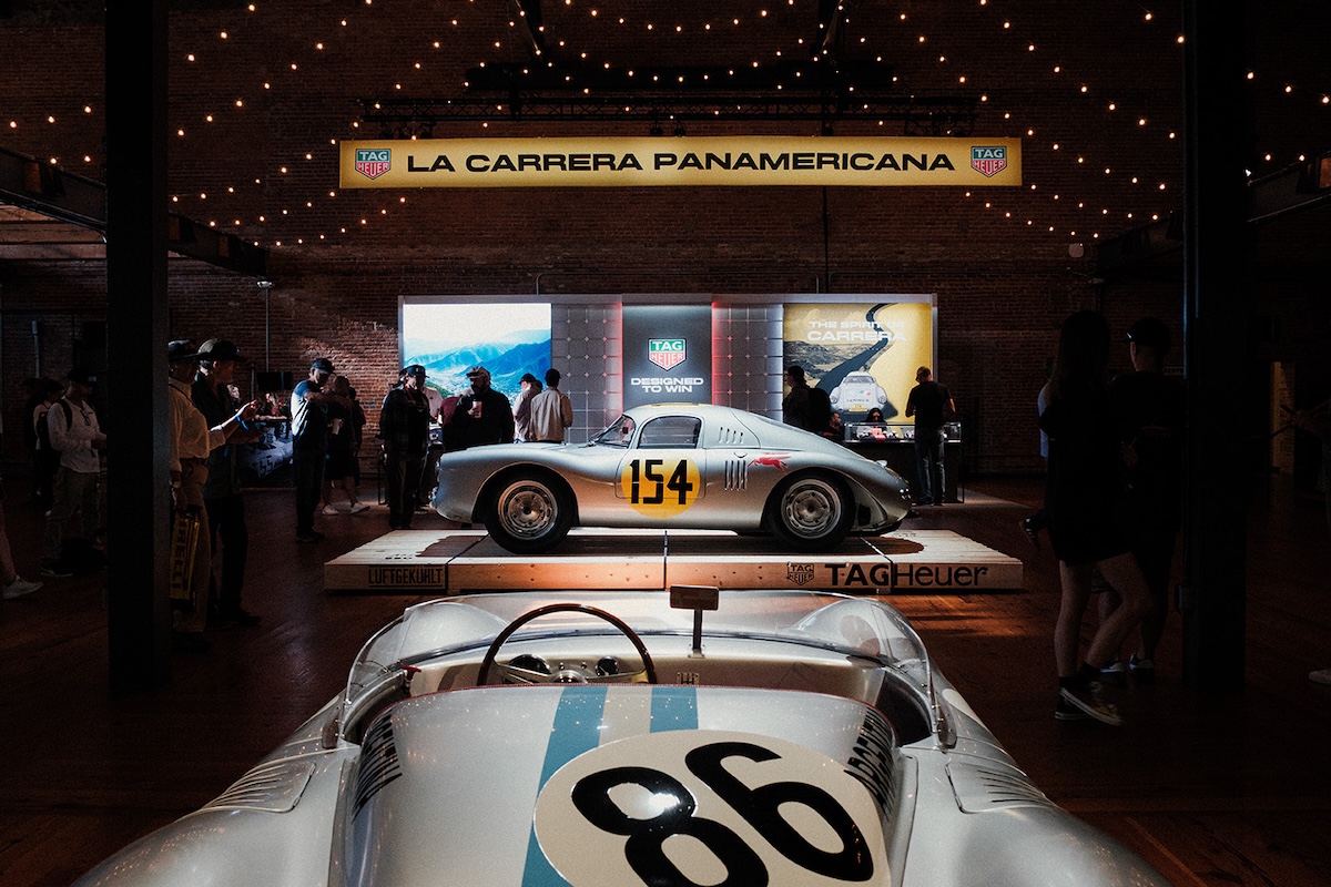 Luftgekühlt 11 stylized porsche display with cars at intersecting angles