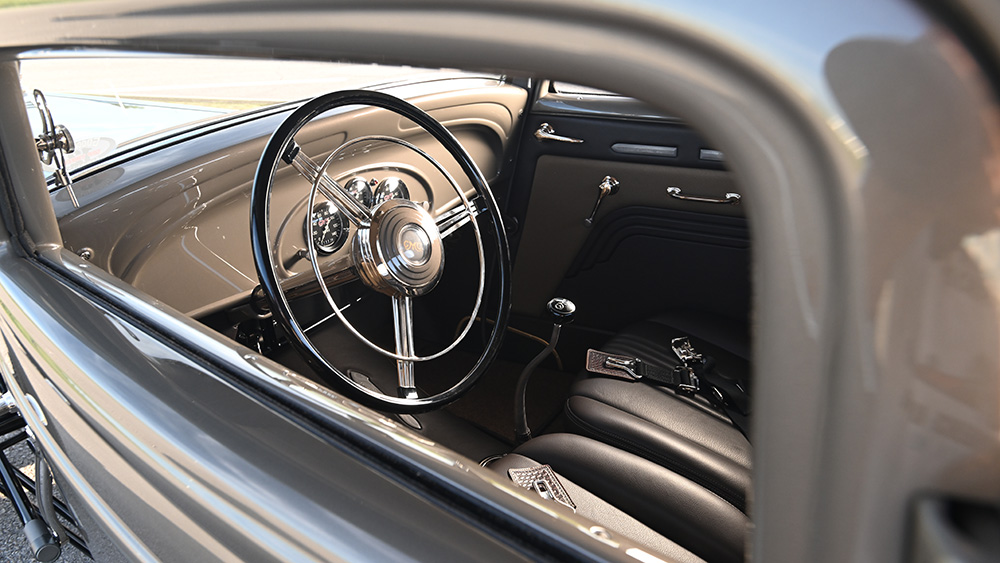 custom 1932 Ford Coupe dash