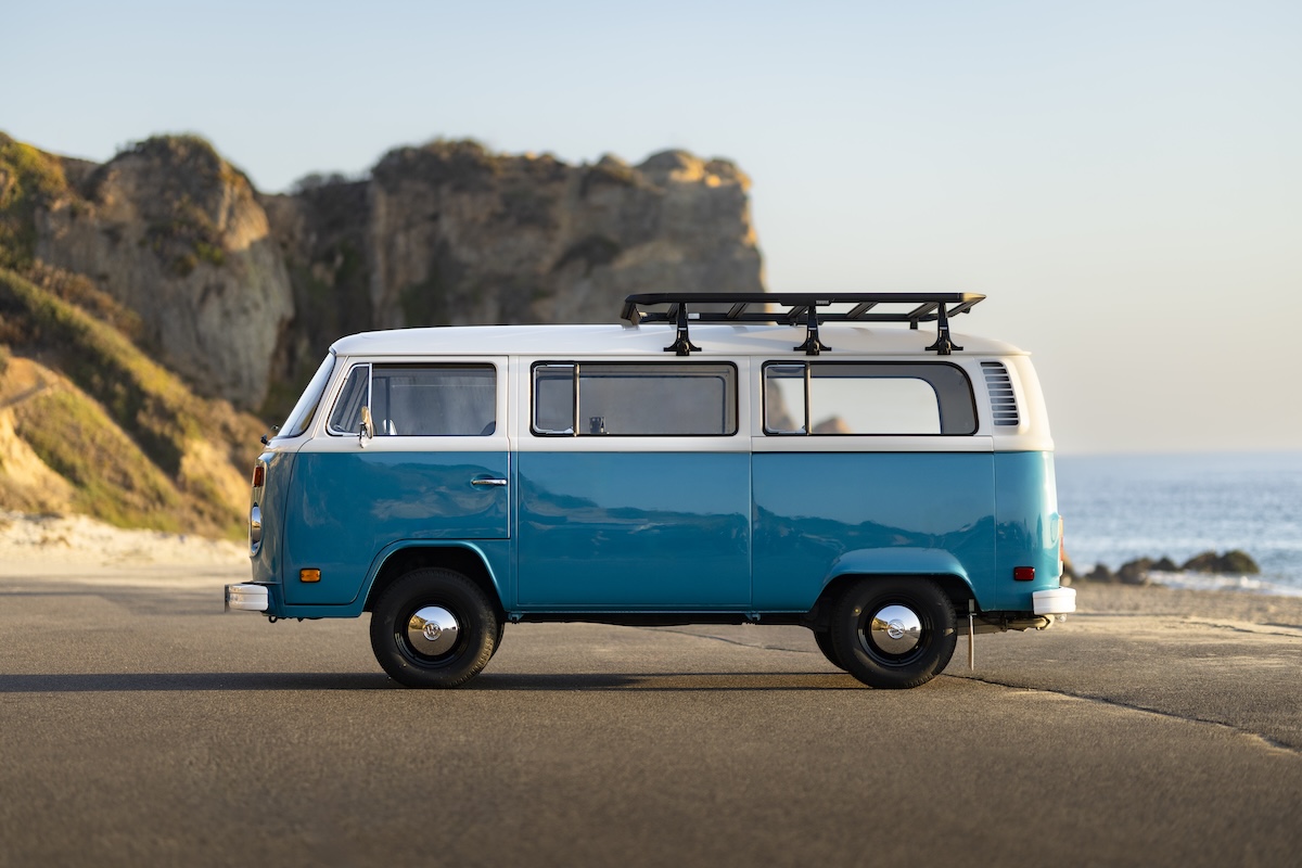 vw bus azul fire survivor side