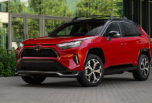 2025_Toyota_RAV4_PHEV_XSE_Super Sonic Red