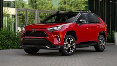 2025_Toyota_RAV4_PHEV_XSE_Super Sonic Red