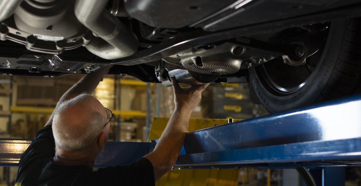 performance exhaust pypes install on rack