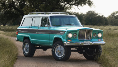 Vigilante 1966 Jeep Super Wagoneer
