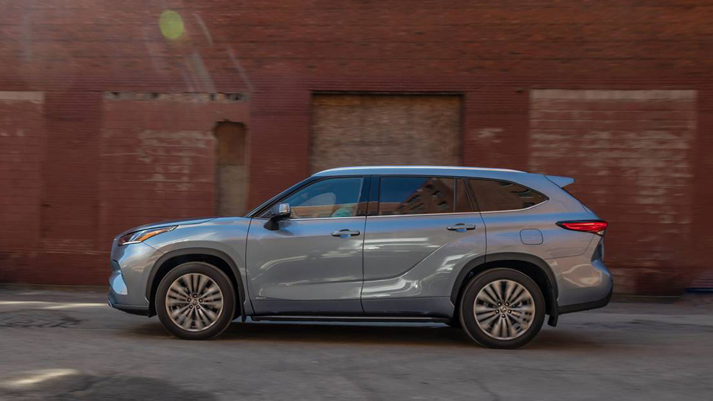 2023 Toyota Highlander Hybrid Platinum