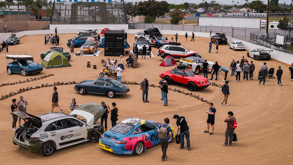 Gathering of Porsches and people_SPEED & SHUTTER