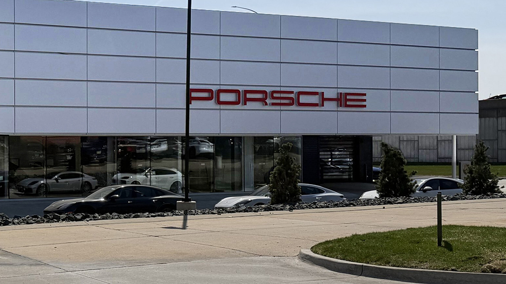 Porsche Des Moines building