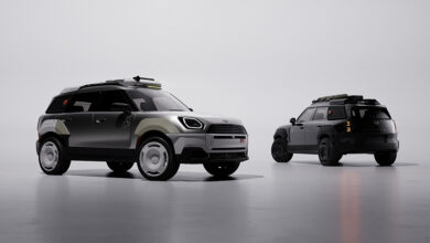 The two MINI x Vagabund Countrymen