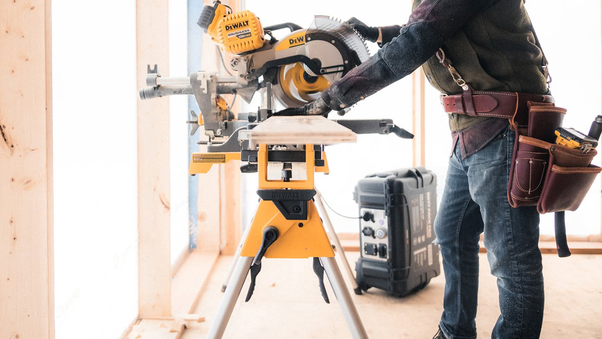 Hybrid Power Solutions portable power system powering table saw