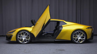Hyper SSR in Titanium Crystal Yellow with butterfly door open