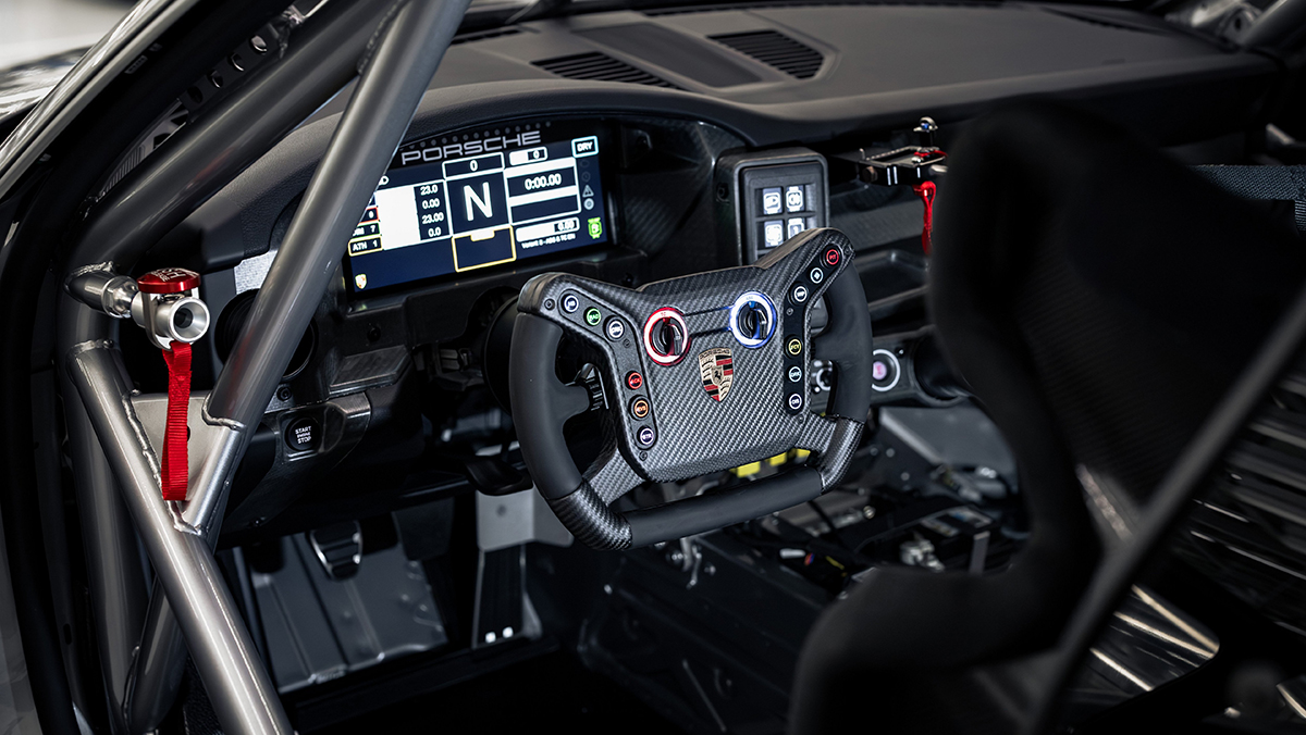 Porsche 911 GT4 R interior
