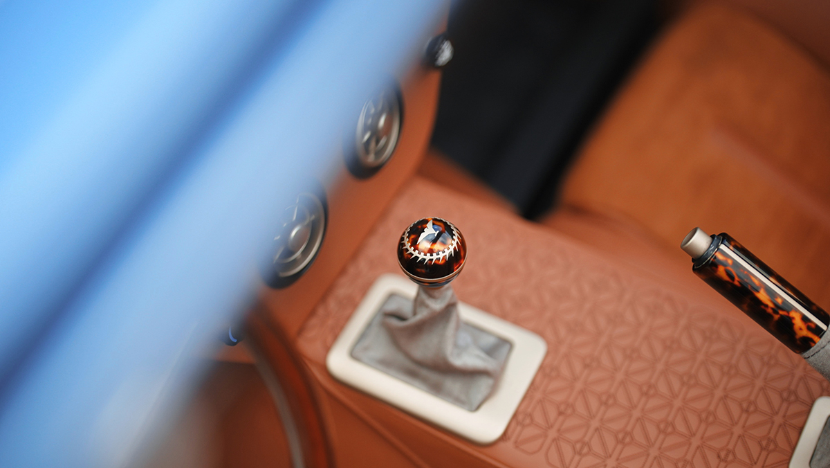 Bizzarrini Aperta Lusso gear shifter