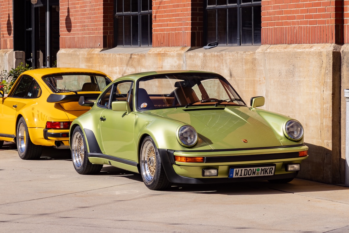 Porsche Luftgekühlt green and gold cars back to back display