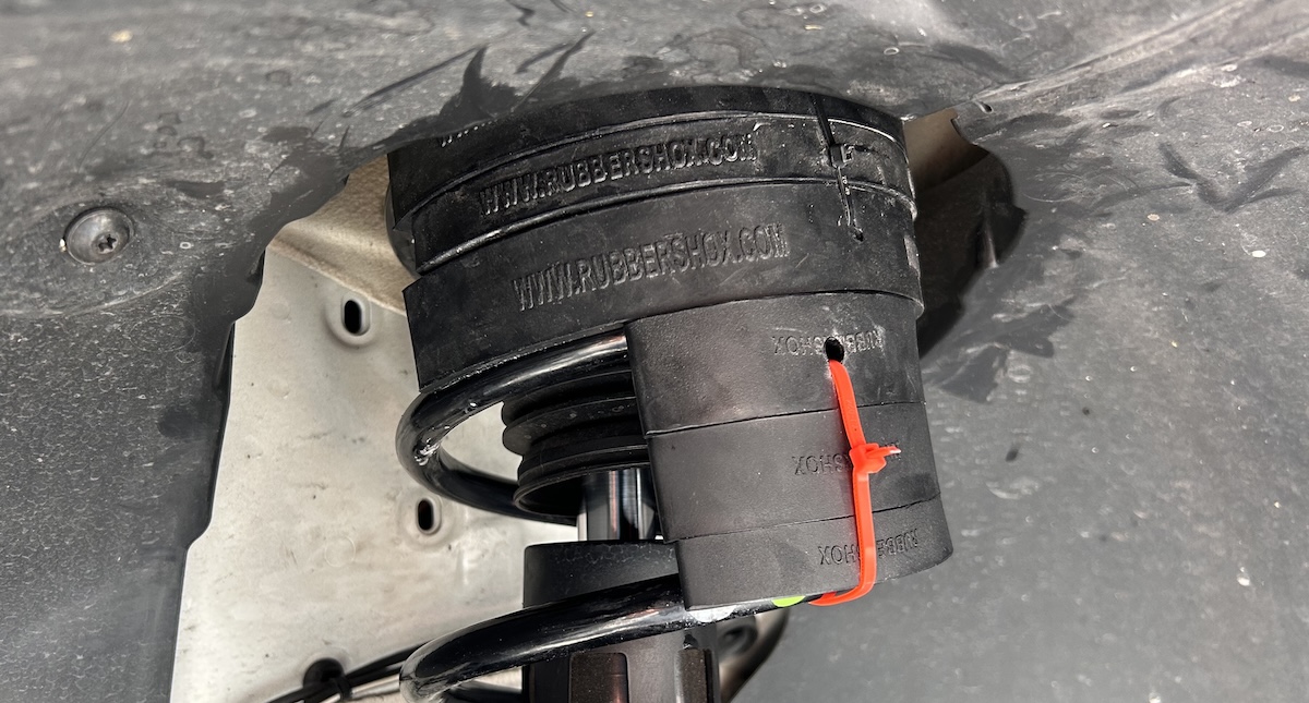 Shocks rubbershox inserts in coil on vehicle