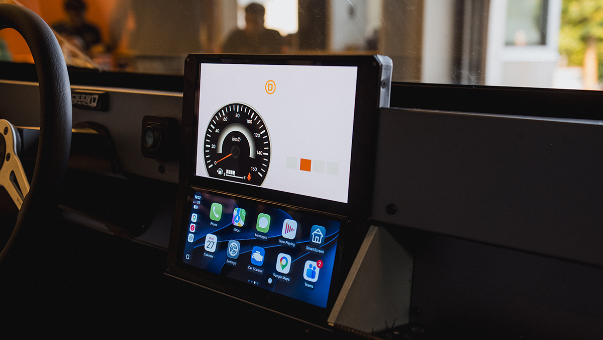 Deep Orange 17 interior screen