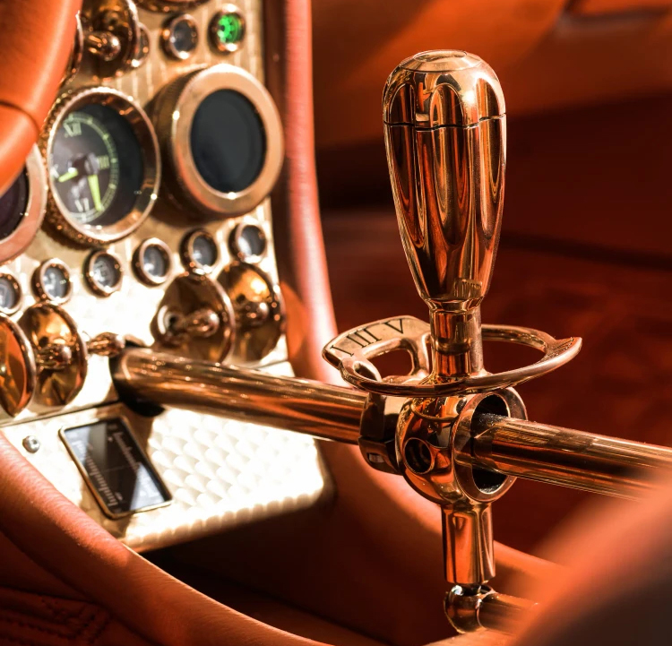 Spyker C8 Preliator XXV Coupé gear shift-cropped
