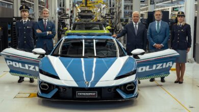 Blue and white Lamborghini Polizia gifted to Italian police