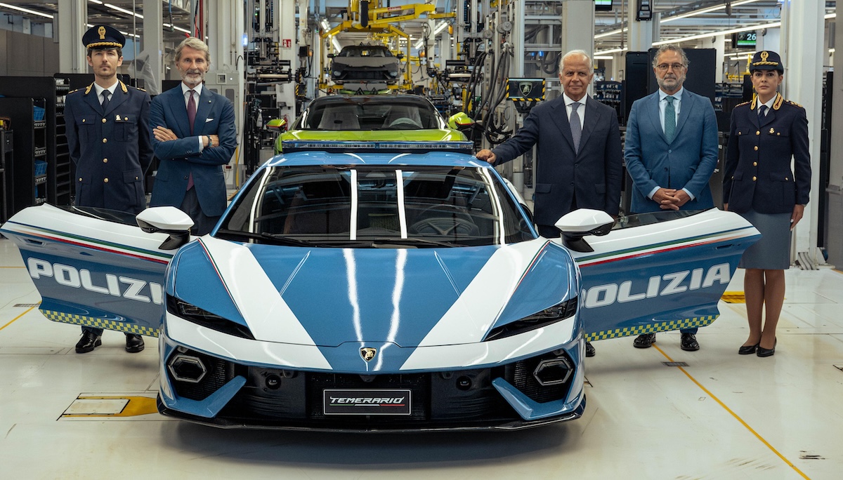 Blue and white Lamborghini Polizia gifted to Italian police